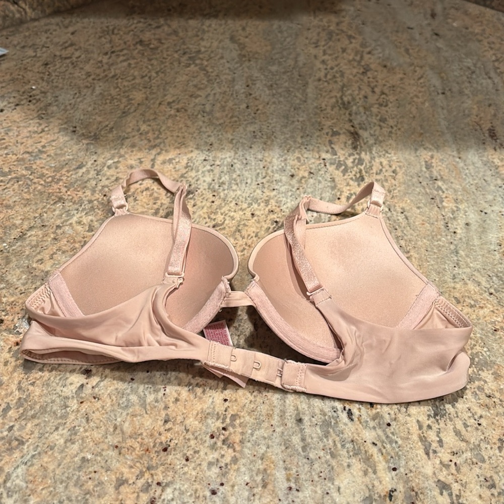 Victoria's Secret Nude Bra - Picture 5 of 7